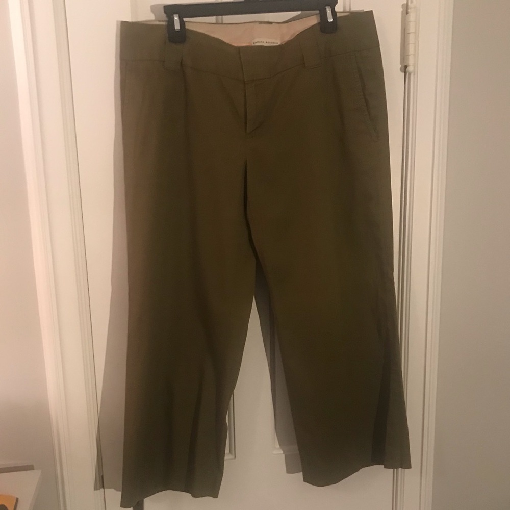 Nice, green Capri/crop pants.